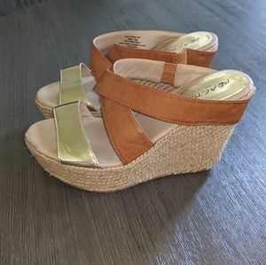 Reaction Kenneth Cole Oscar Rent Her Wedge Heels